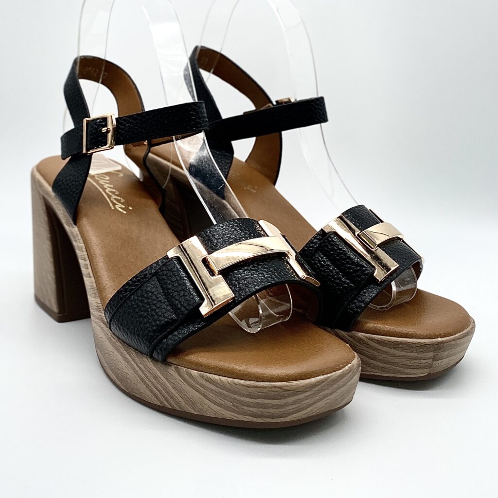 Sandalia Virucci Hebilla Oro Negro